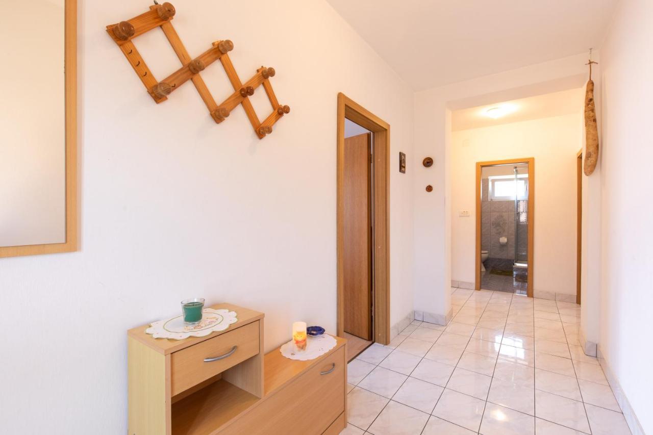 2-Bedroom Krk Apartment - Near Krk Beaches & Town! Krk Town Dış mekan fotoğraf