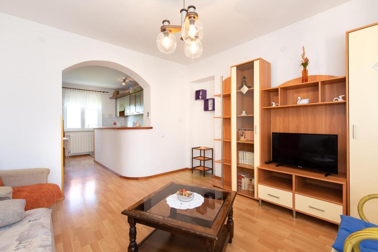 2-Bedroom Krk Apartment - Near Krk Beaches & Town! Krk Town Dış mekan fotoğraf